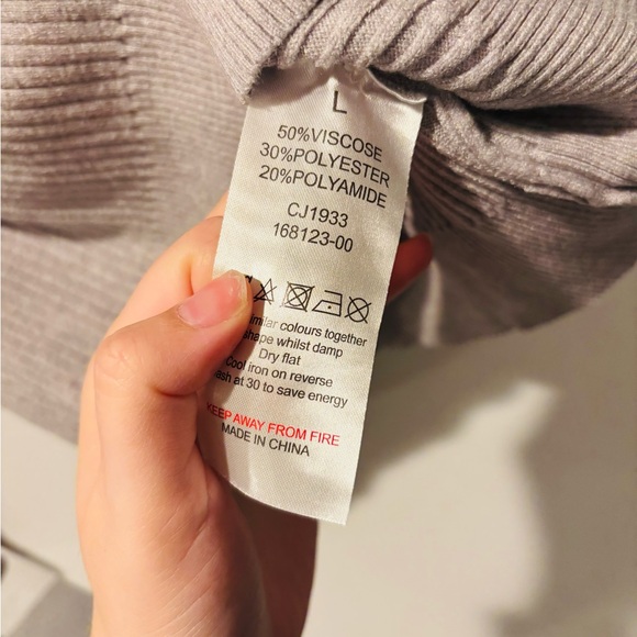 CUPCAKE, Ruffled Sleeve Ribbed Sweater, Size Large - Picture 3 of 4